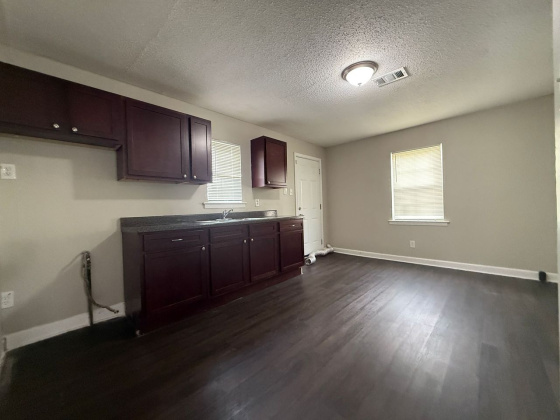 284 Gaston Ave, Memphis, Tennessee 38106, 5 Bedrooms Bedrooms, 0 ,1 BathroomBathrooms,House,For Rent,Gaston,0,1810